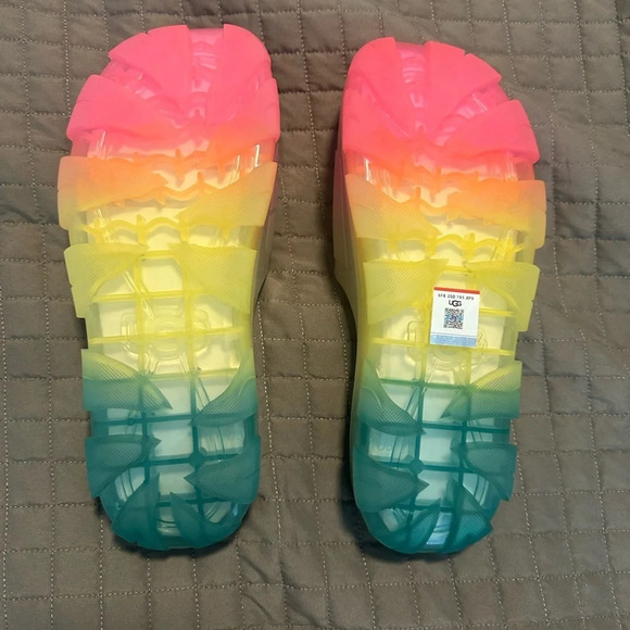 Ugg Jella Rainbow slide - Picture 2 of 3